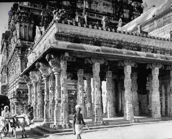 File:Temple eastern-gopuram-of-arunachaleshwar-36.jpg
