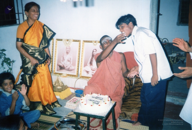 2001 - Tiruchengode Devotee birthday2.jpg