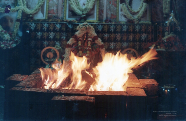 2001 - Tiruchengode Homa and Pada Puja13.jpg