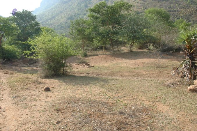 19780101 Inner Girivala Tiruvannamalai 10May2007 234-233.jpg