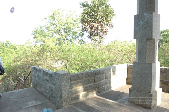 19780101 Inner Girivala Tiruvannamalai 10May2007 52-51.jpg