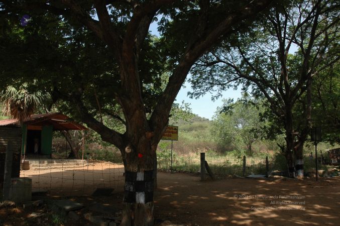 19780101 Inner Girivala Tiruvannamalai 10May2007 530-529.jpg