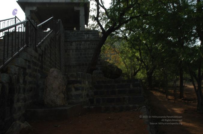 19780101 Inner Girivala Tiruvannamalai 10May2007 60-59.jpg