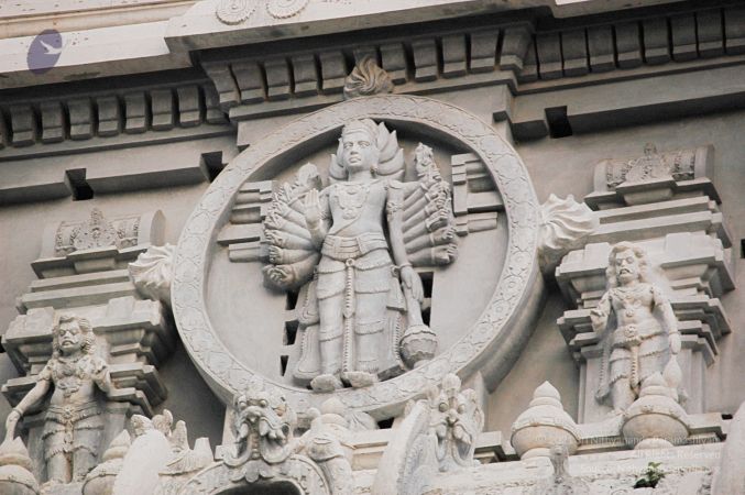 1989-GANESHA TiruvannamalaiTemple BanyanTreeGaneshaArea Nov2006 65-65.jpg