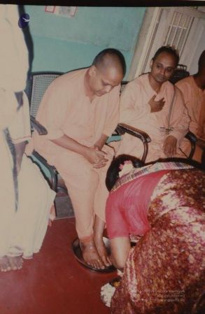 1997 RK Mutt Swamis Visit to TVM 3.jpg