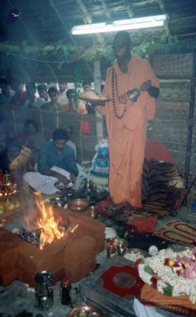 2001 - Tiruchengode Homa and Pada Puja1.jpg