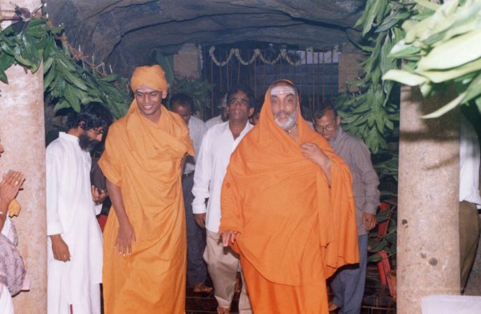 20020509 Photo 3 1M1IKsDiVYiUZEKwy4yk8t9RcV qKAo8w.jpg