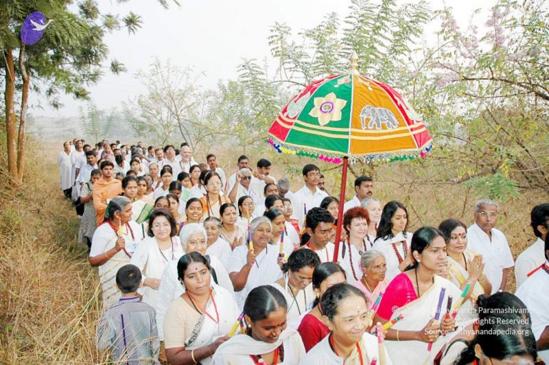 File:20050101 Jayanthi 2005 ashram (141) CMP WM 11.jpg