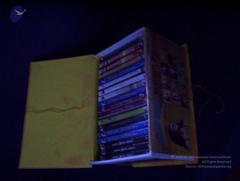 File:2006 - Nithyananda Galleria 3857 CMP WM.jpg