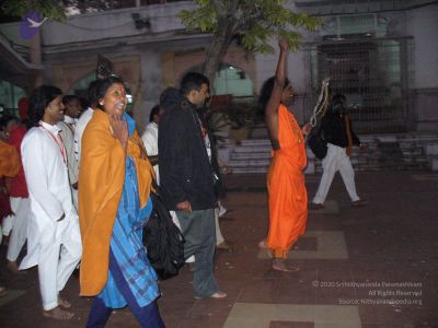 2006 Varanasi Yatra 194 CMP WM.jpg