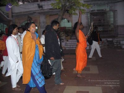 2006 Varanasi Yatra 194 CMP WM.jpg