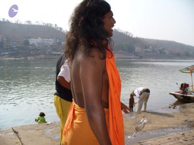 2006 Varanasi Yatra 313 CMP WM.jpg