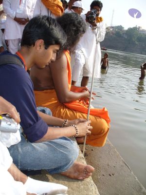 2006 Varanasi Yatra 320 CMP WM.jpg