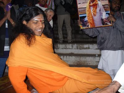 2006 Varanasi Yatra 437 CMP WM.jpg