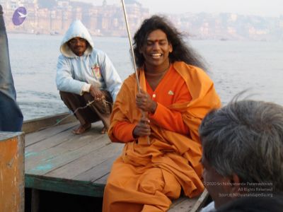 2006 Varanasi Yatra 567 CMP WM.jpg