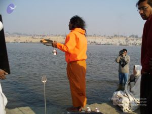 2006 Varanasi Yatra 917 CMP WM.jpg