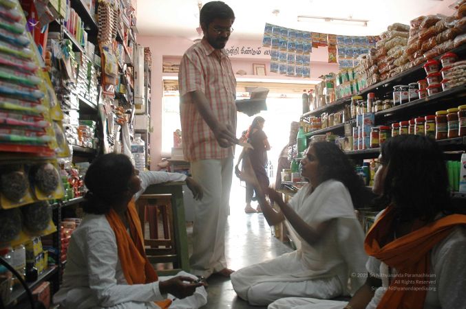 20070509 NUCourses Traditional Udal Kattumurthi 6543.jpg