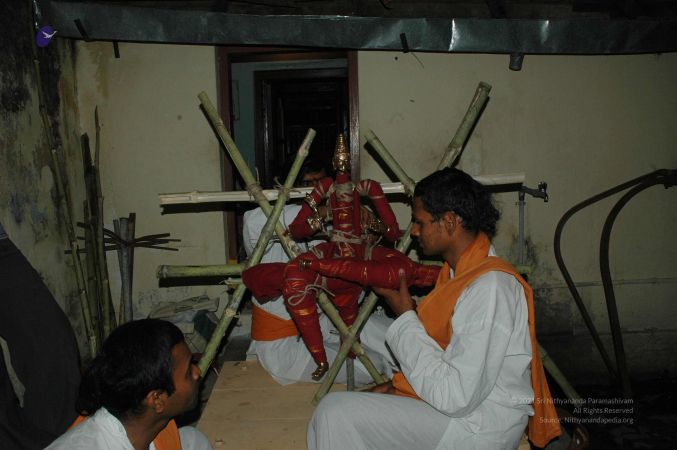 20070509 NUCourses Traditional Udal Kattumurthi 6618.jpg