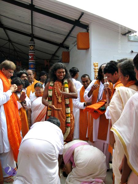 File:20071223 blessingashramites 1636 CMP WM.jpg