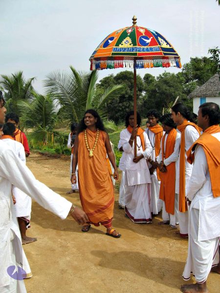 File:20071223 blessingashramites 1698 CMP WM.jpg