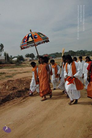 20071223 blessingashramites 8367 CMP WM.jpg