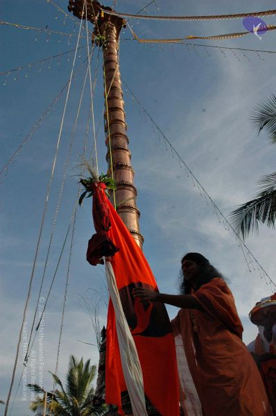 File:20071223 flaghoist 7557 CMP WM.jpg