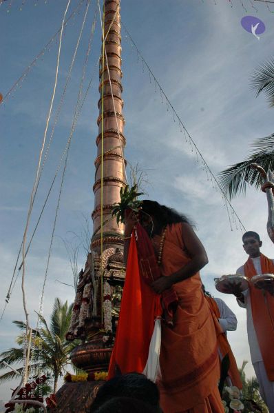 File:20071223 flaghoist 7561 CMP WM.jpg