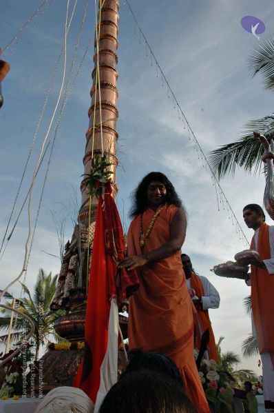 File:20071223 flaghoist 7562 CMP WM.jpg