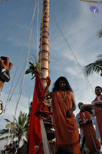 File:20071223 flaghoist 7563 CMP WM.jpg