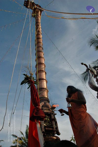 File:20071223 flaghoist 7566 CMP WM.jpg