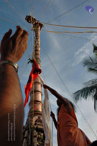 File:20071223 flaghoist 7571 CMP WM.jpg