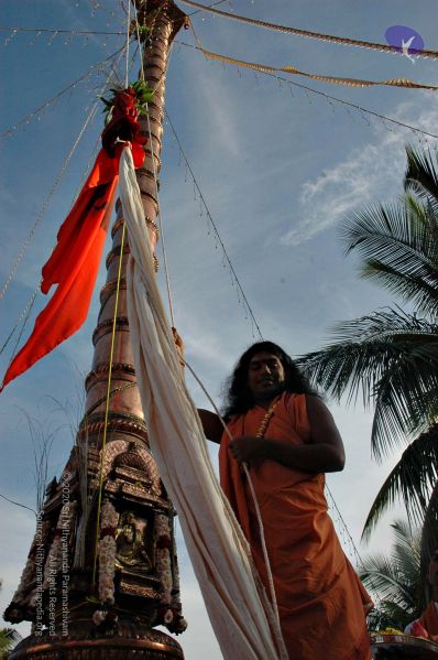 File:20071223 flaghoist 7572 CMP WM.jpg