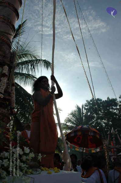 File:20071223 flaghoist 7585 CMP WM.jpg