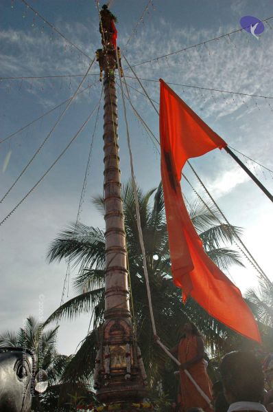 File:20071223 flaghoist 7586 CMP WM.jpg