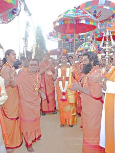 20080101 more procession 070020.jpg