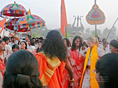 20080101 more procession 070134.jpg