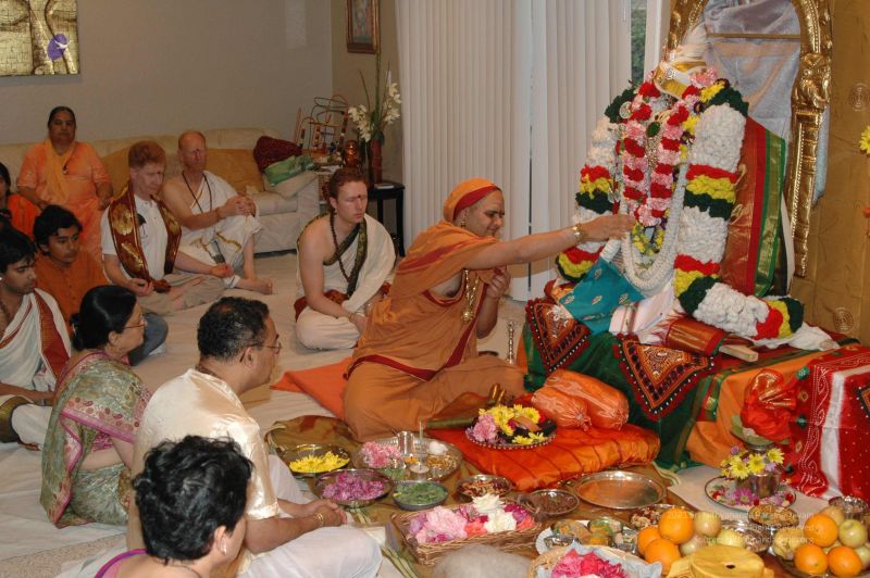 File:20080503 HomeDarshan 0593.jpg