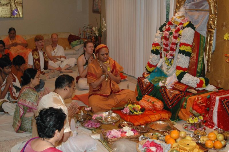 File:20080503 HomeDarshan 0601.jpg