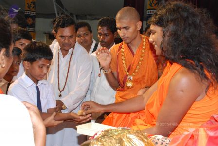 20080717 more darshan 0020 CMP WM.jpg