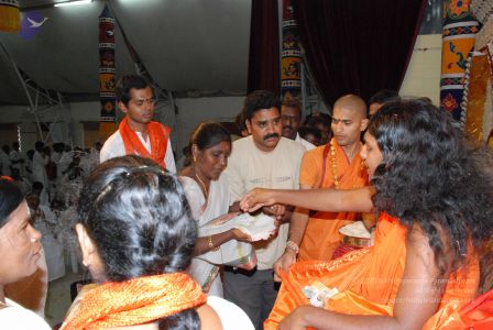 20080717 more darshan 0088 CMP WM.jpg