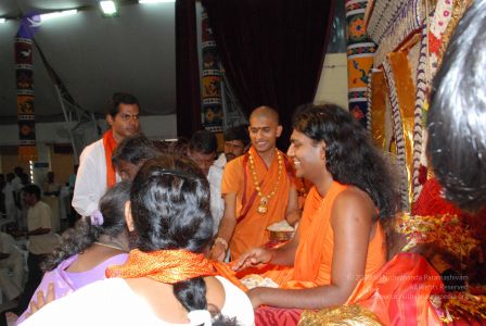 20080717 more darshan 0089 CMP WM.jpg