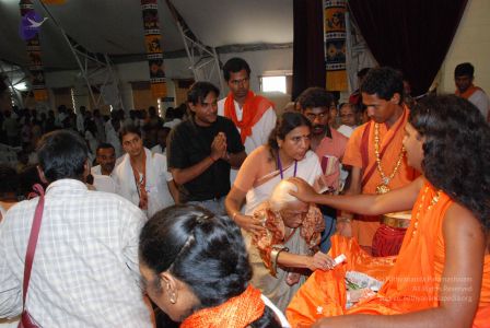 20080717 more darshan 0104 CMP WM.jpg