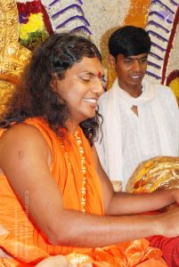 20080717 more darshan 0280 CMP WM.jpg