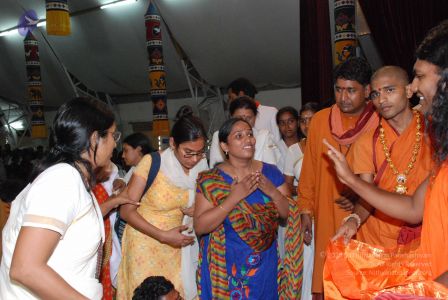 20080717 more darshan 0381 CMP WM.jpg