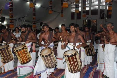 20080717 more darshan 0411 CMP WM.jpg