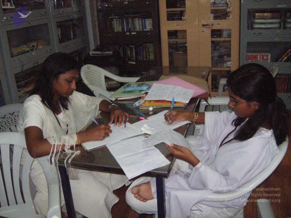 2008 Gurukul Photo 126 1oGAM9LWcXJkqO0ei7k82IumJN7kg6AH4.jpg