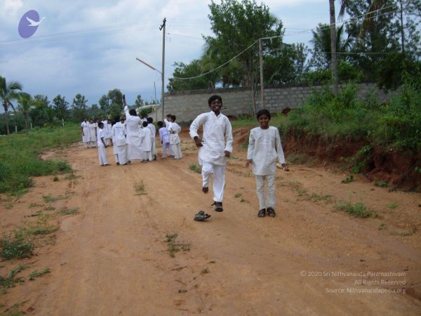 2008 Gurukul Photo 149 1SG5ZEIFlXZDtUpL6EUsu2165OEnsCgKO.jpg