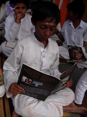 2008 Gurukul Photo 214 1E0ghBNT06eV5ErJgTdXMfH1Qg2t0Jleb.jpg