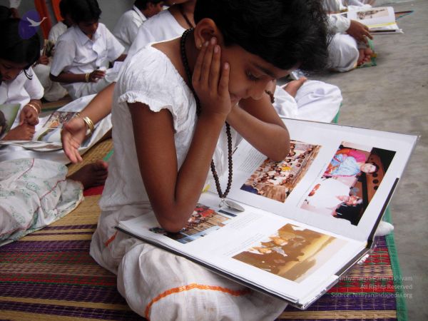 2008 Gurukul Photo 216 1BeyUtLEvJmrY0mwXpo1lj96HFWbzXZyt.jpg