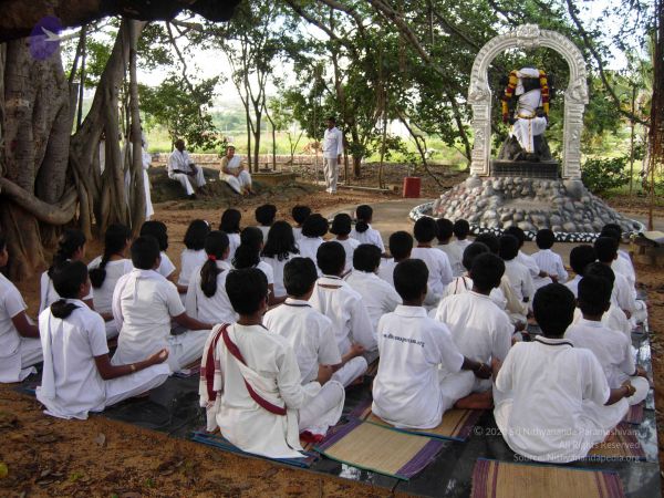 2008 Gurukul Photo 318 1URcXysDYLMokHvKt28LgGLEk-5SaiZsS.jpg